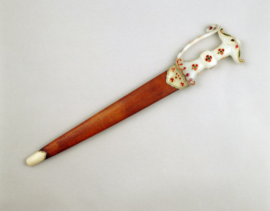 图片[1]-Jade carved flower handle leather scabbard dagger-China Archive